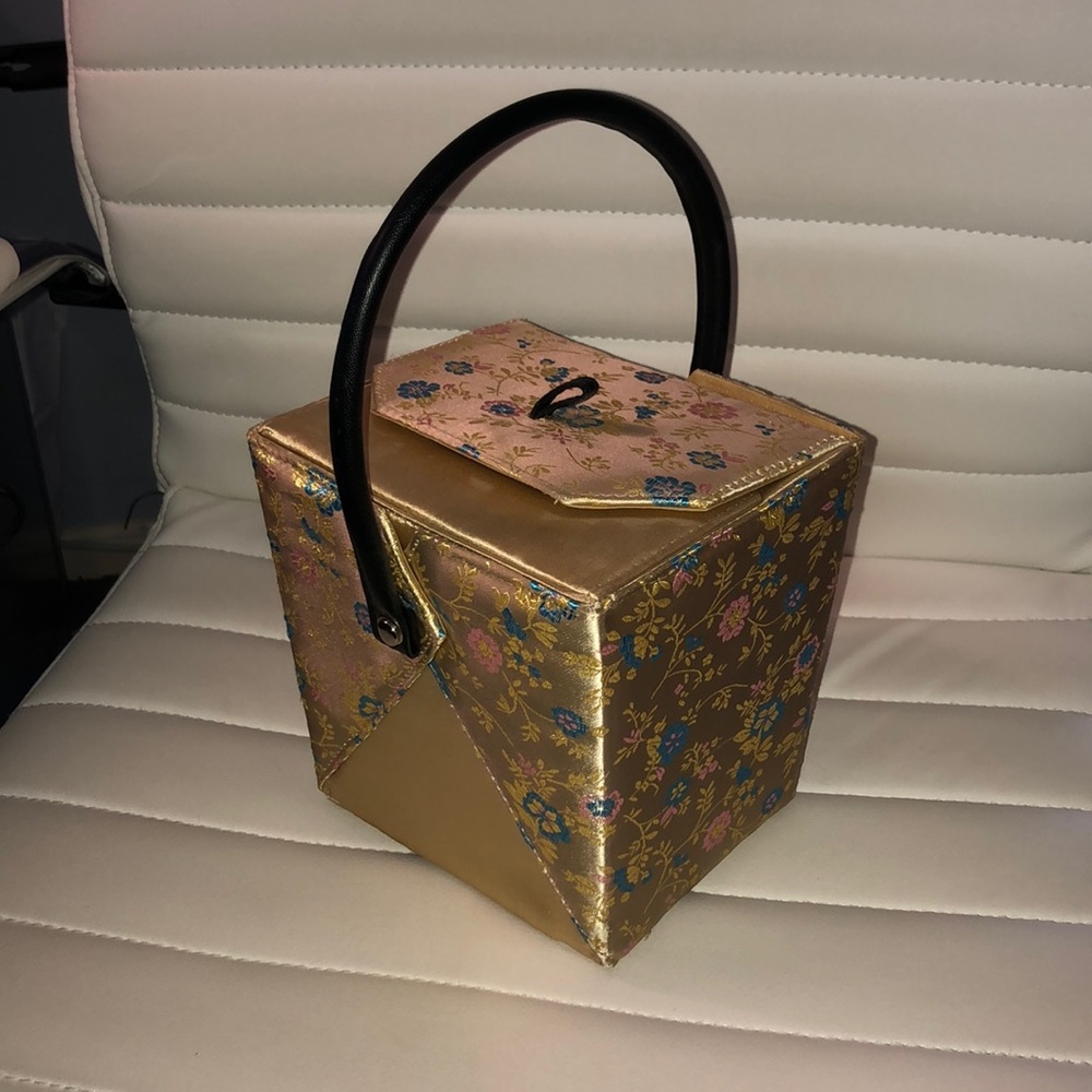 Chinese food takeout container purse.